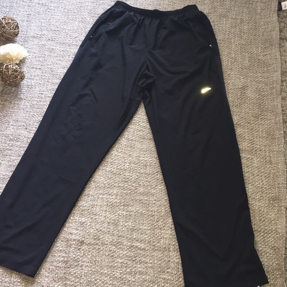 nike wind joggers